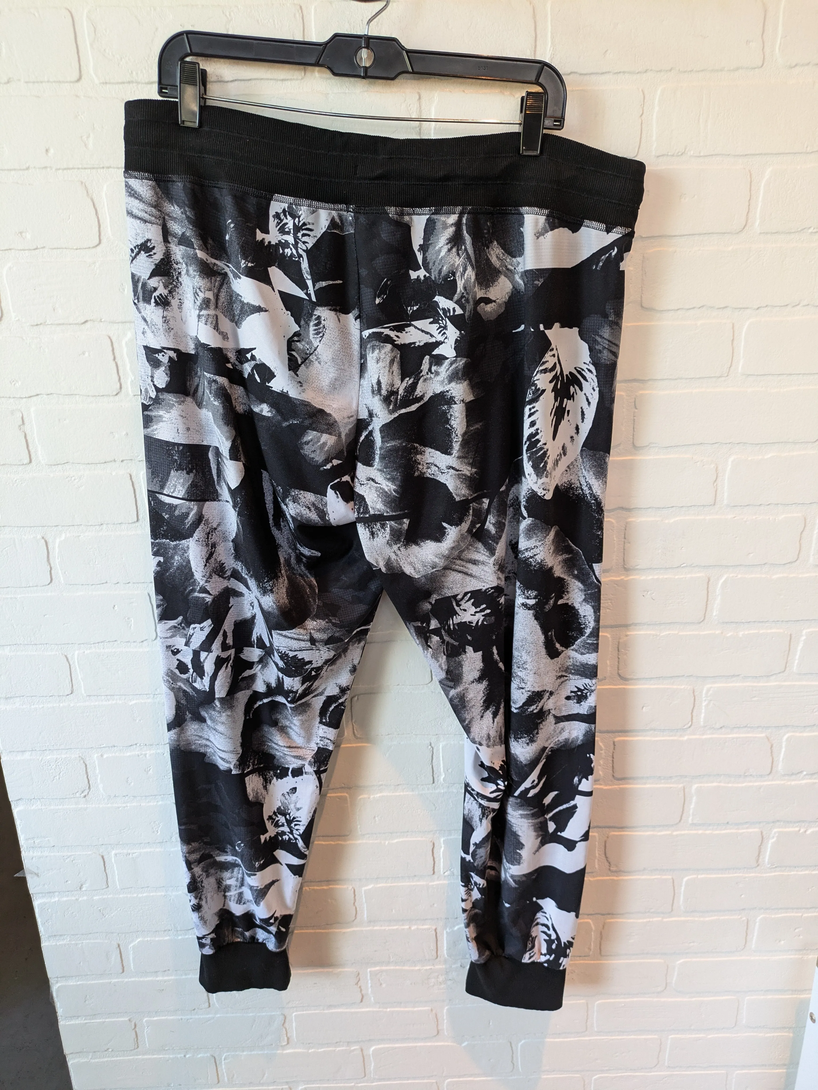 Athletic Pants By Lucy In Black & White, Size: 16